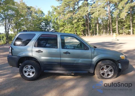 2005 Ford Escape Xlt z USA, uszkodzony, nr VIN 1FMYU03115KD87970
